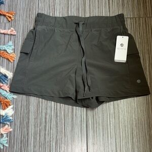 Apana Women's Sage  Athletic Shorts Small